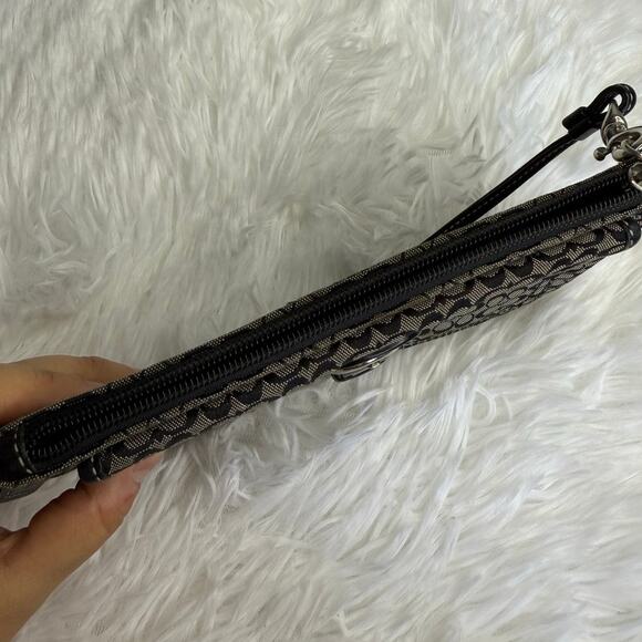 COACH y2k Soho Black Signature Canvas Wristlet - Picture 3 of 10